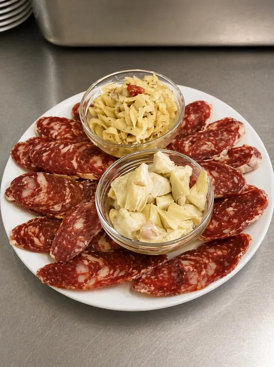 Antipasto di soppressata, grana e melanzane sott'olio